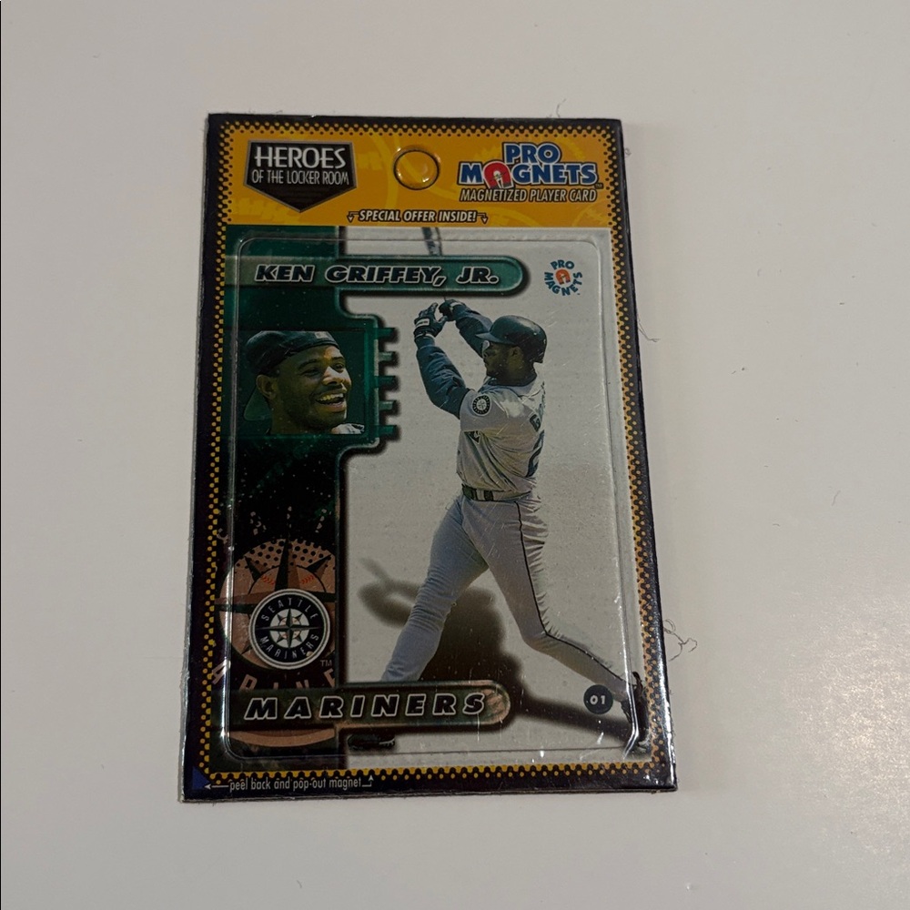 Crown Pro Ken Griffey Jr 1998 Pro magnets card (Sealed)